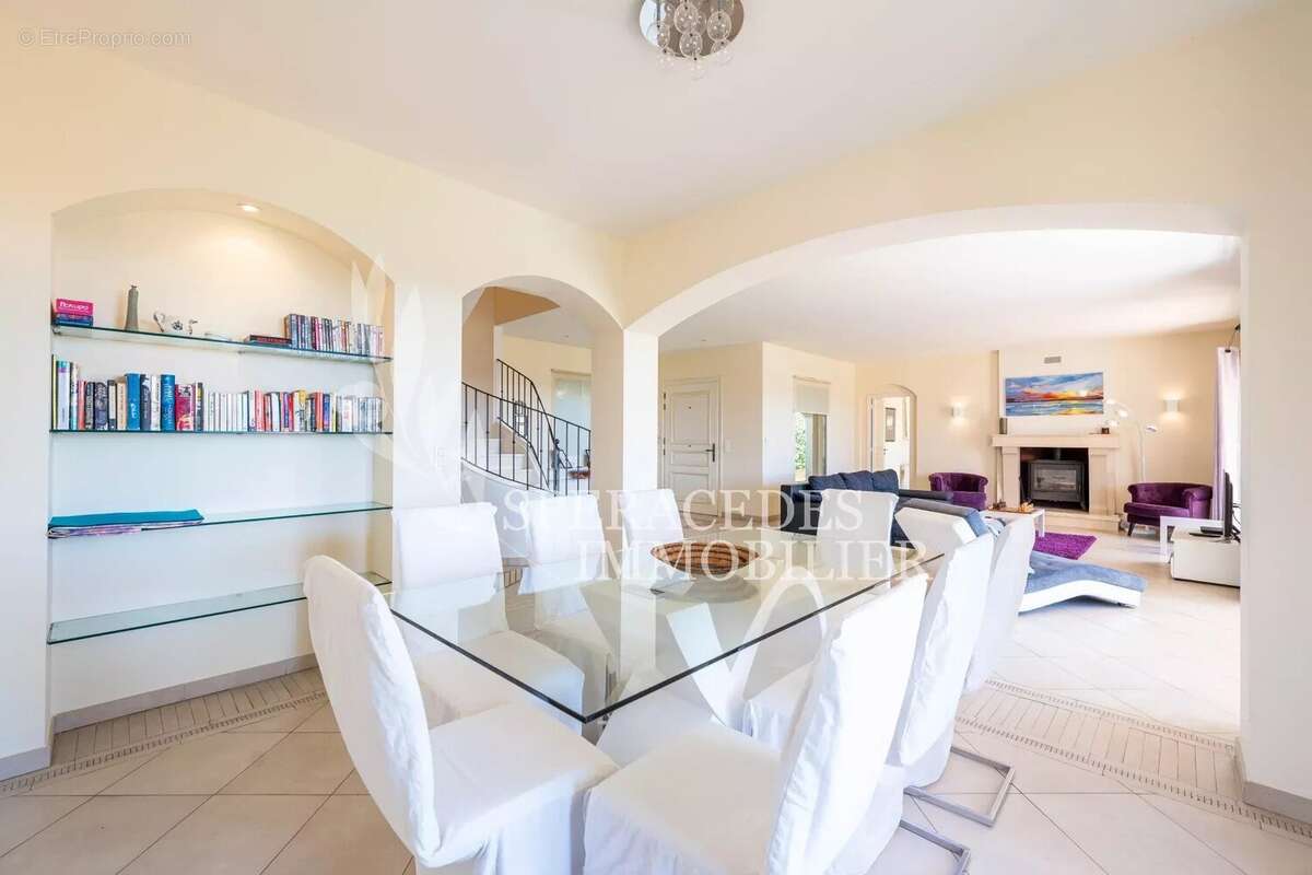 Maison à TOURRETTES-SUR-LOUP