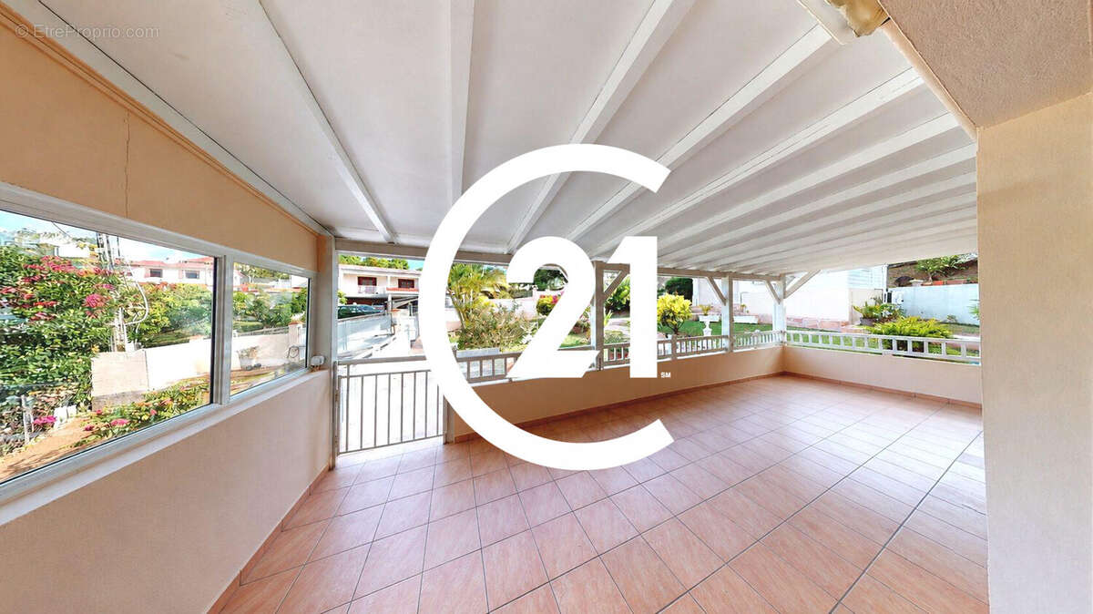 Maison 225 m² à Ducos  - photo 2
