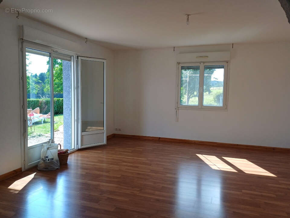 Maison à ETIVAL-CLAIREFONTAINE