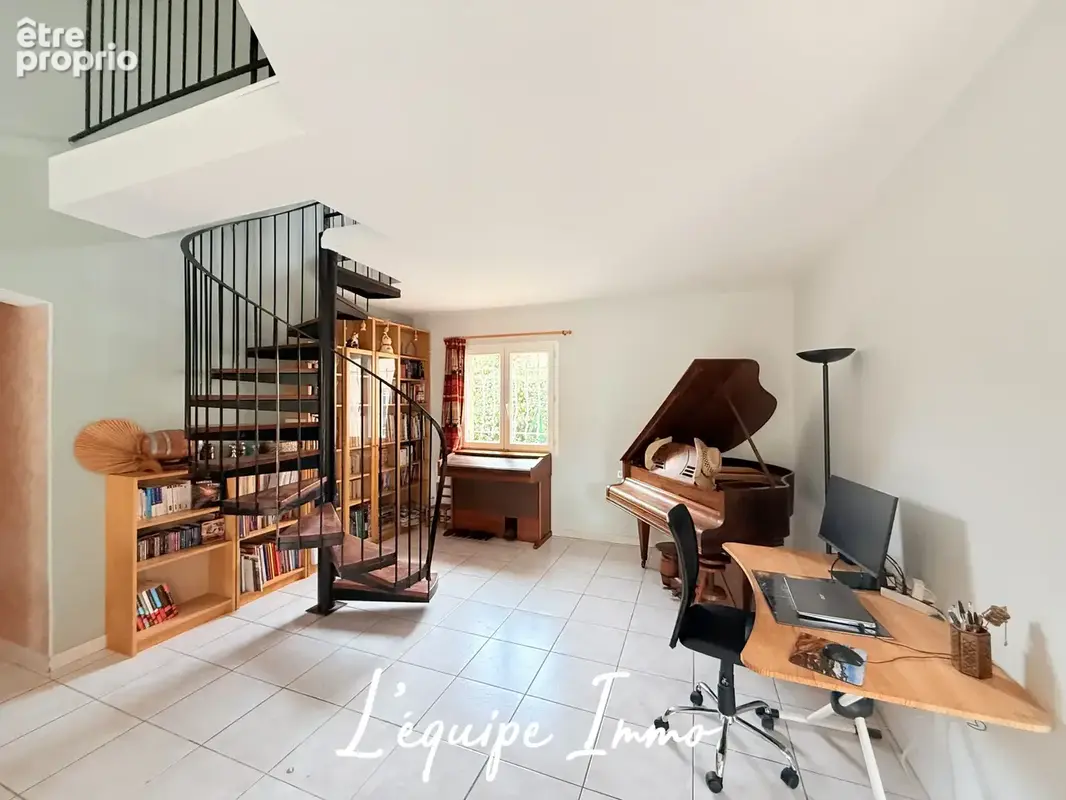 Au bord du lac de Plaisance- Maison T6 - 170 m2 - Grand garage- Piscine- Atelier- - photo 8