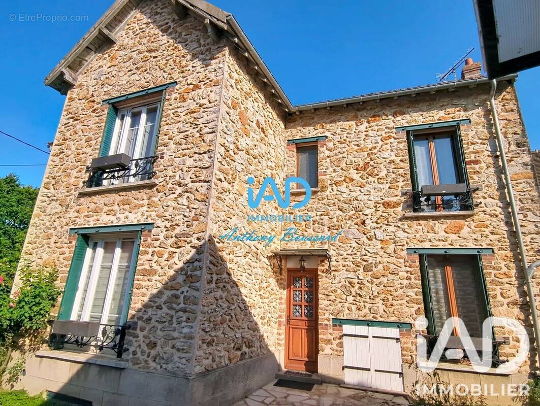 Photo 1 - Maison à BRIE-COMTE-ROBERT