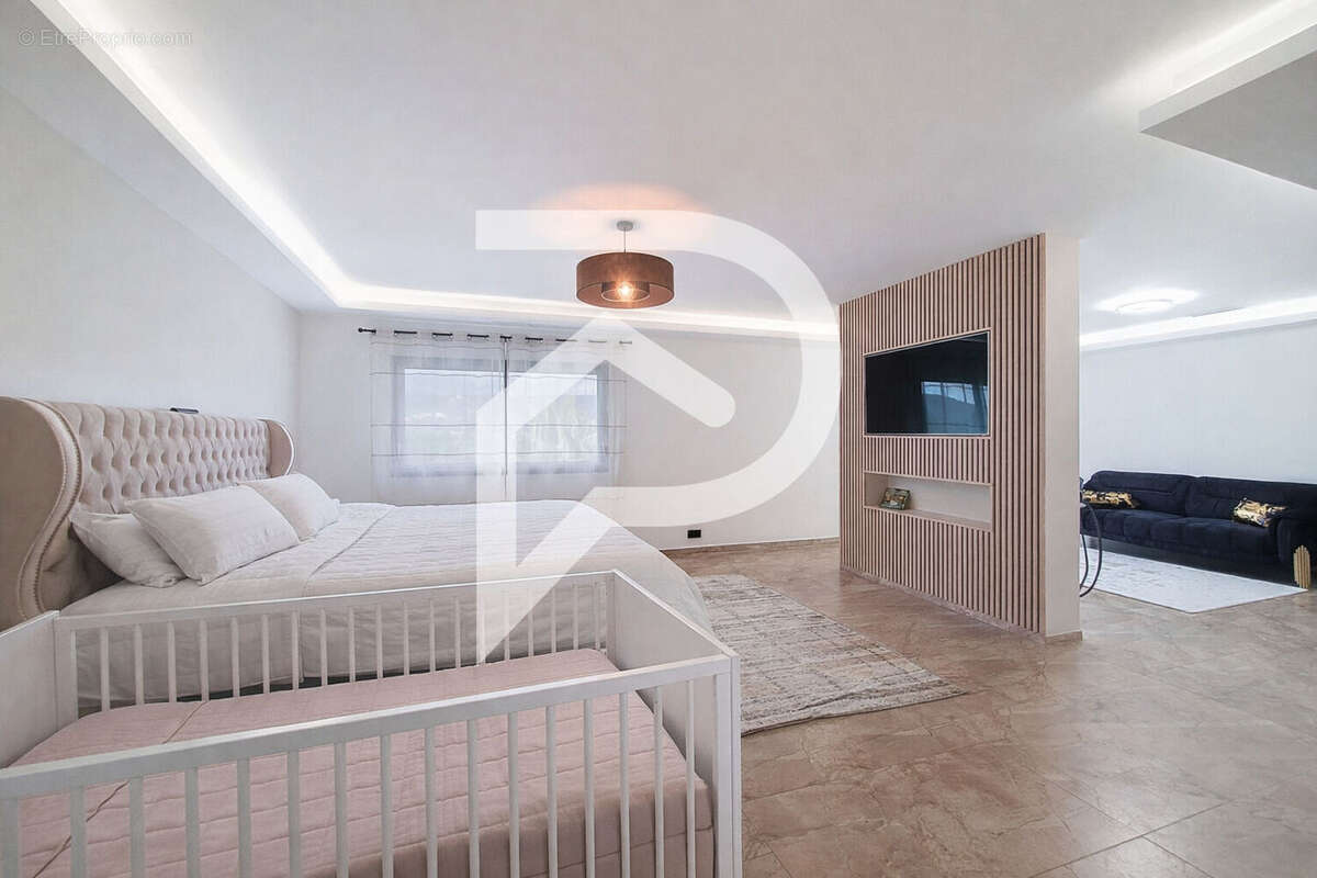 Maison à MONTELIMAR