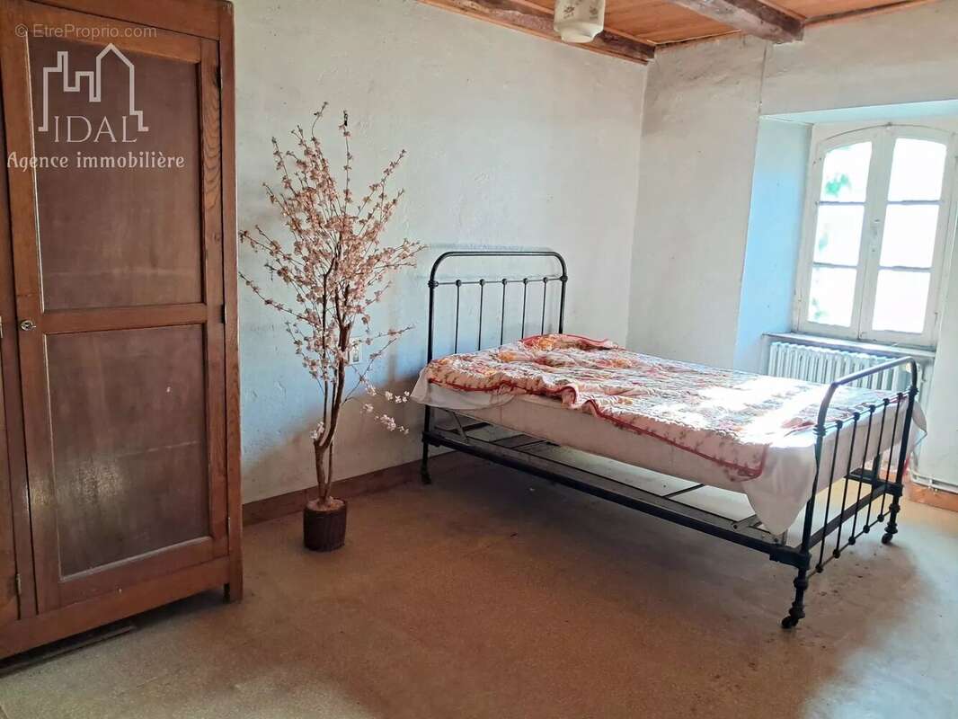 Maison à SAINT-PIERRE-DE-NOGARET