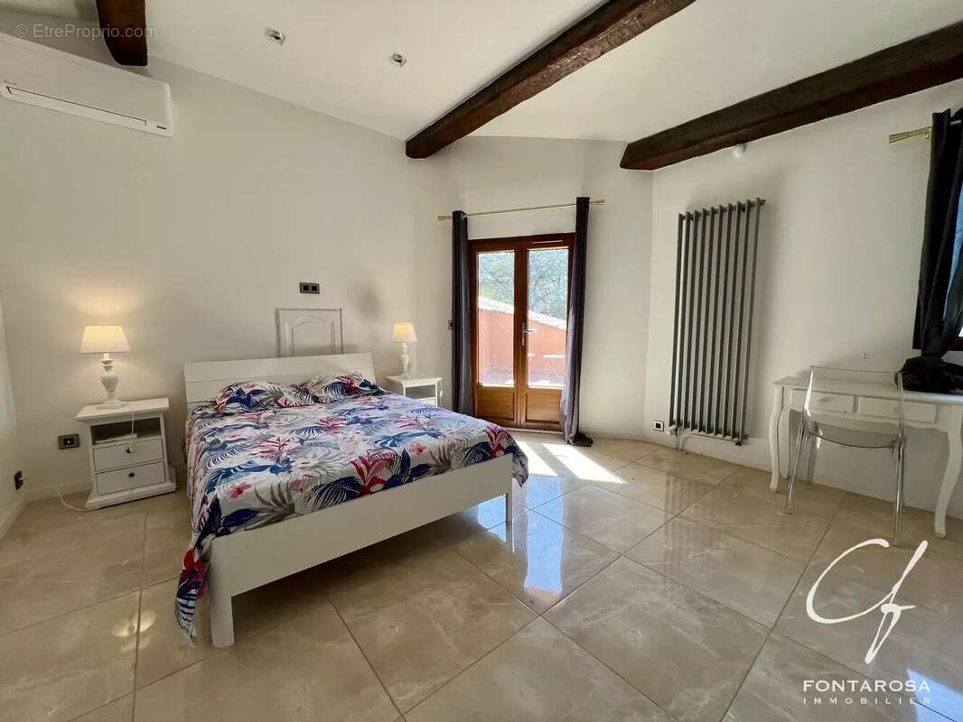 Maison à PUGET-SUR-ARGENS