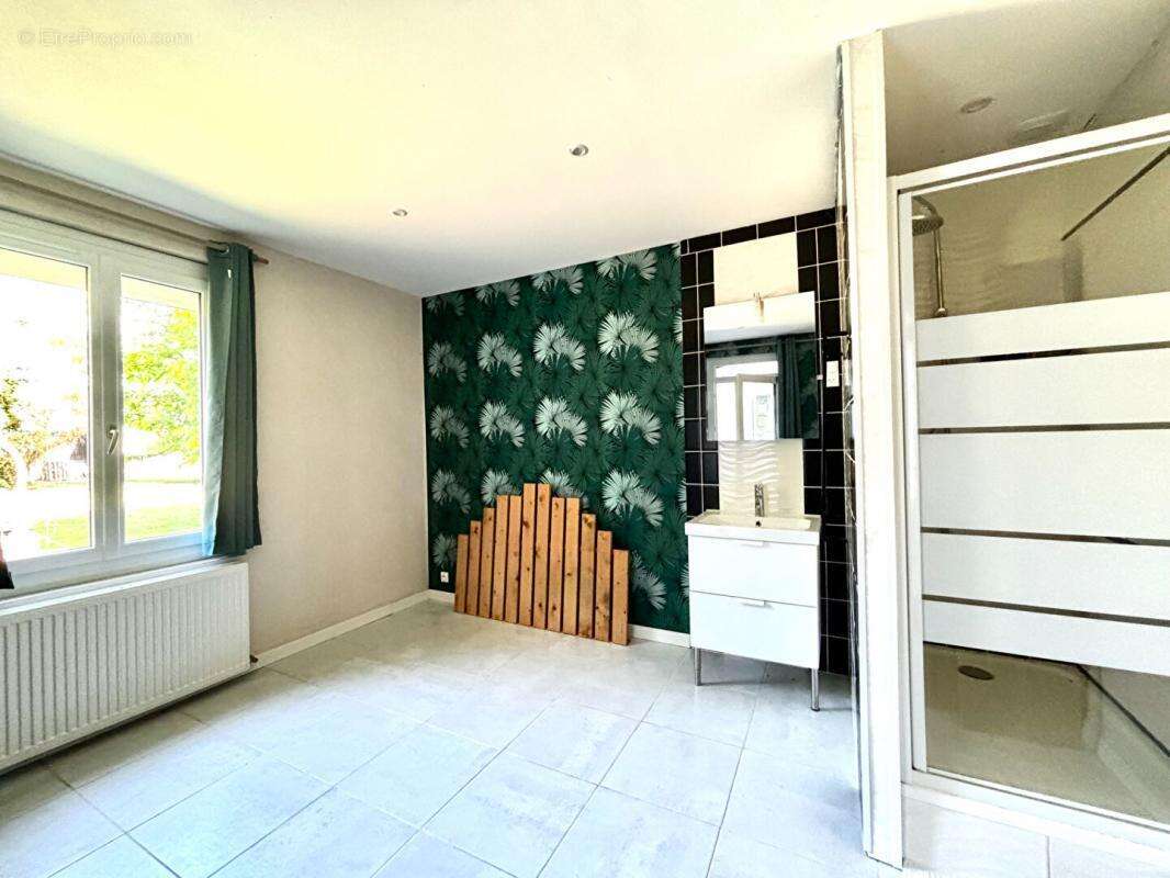 Maison à LA MENITRE