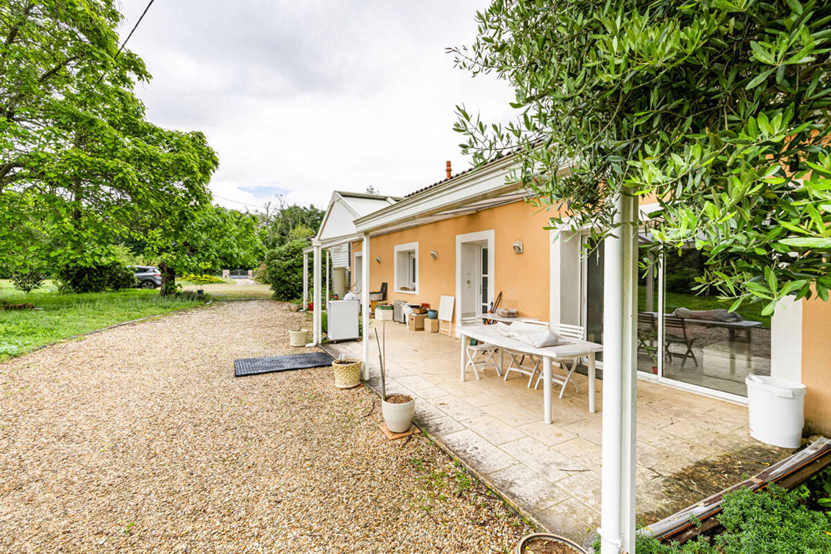 Maison à LEOGNAN