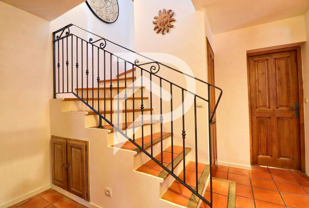 Maison à VINON-SUR-VERDON