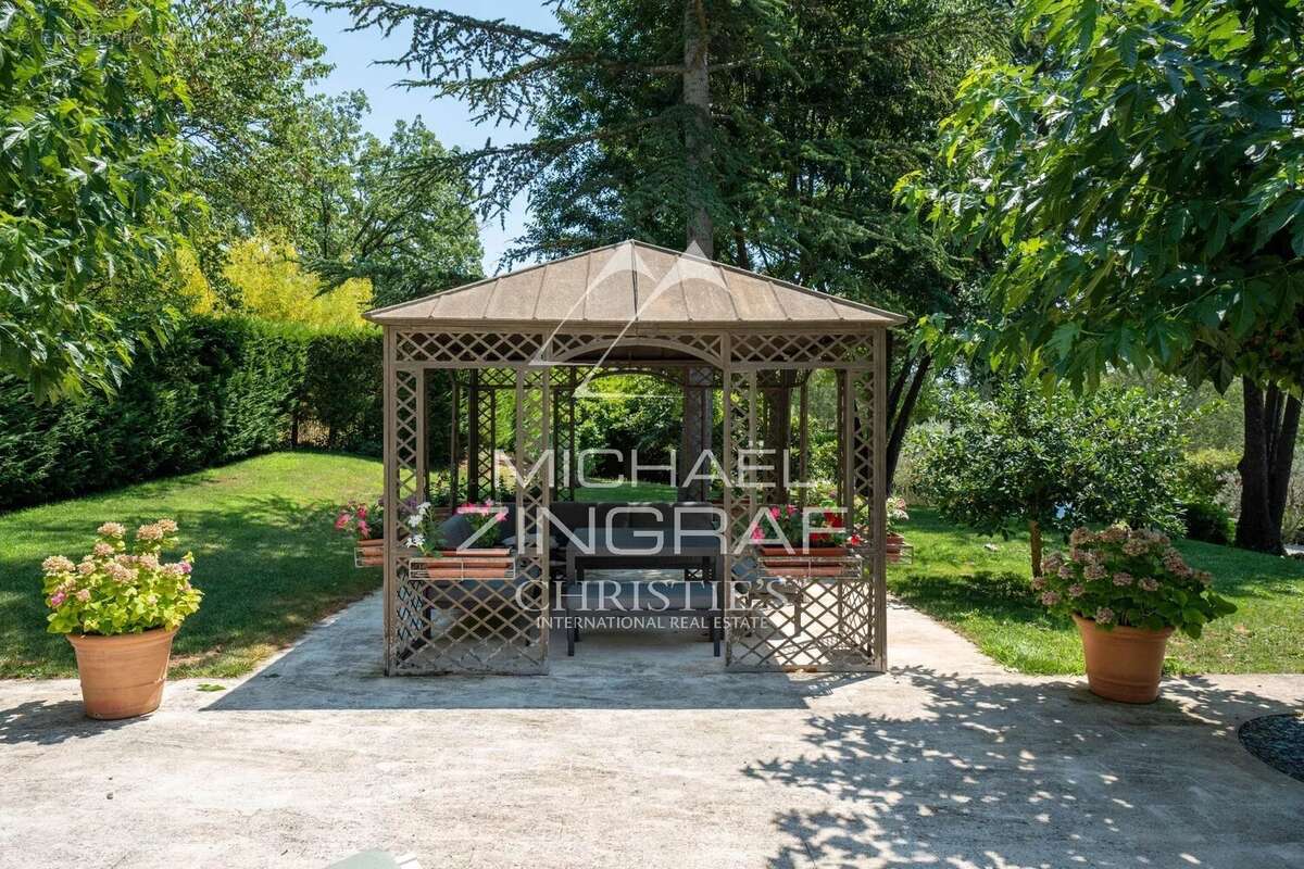 Aix-en-Provence – Propriété avec piscine au coeur d'un écrin de verdure - photo 14