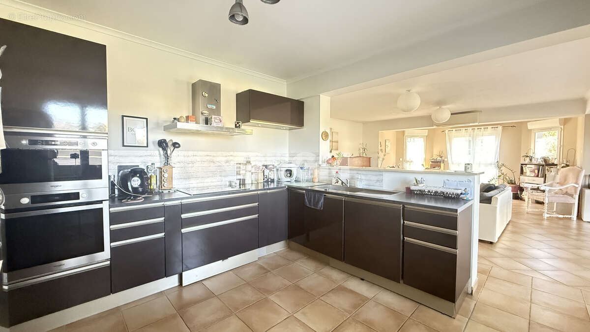 Maison familiale 235 m2 sue parcelle de 1419 m2 - photo 5