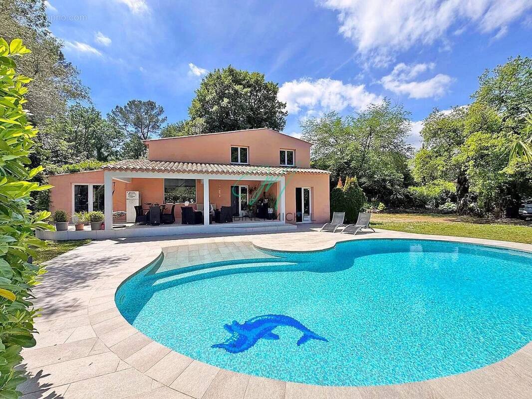Maison à ROQUEFORT-LES-PINS