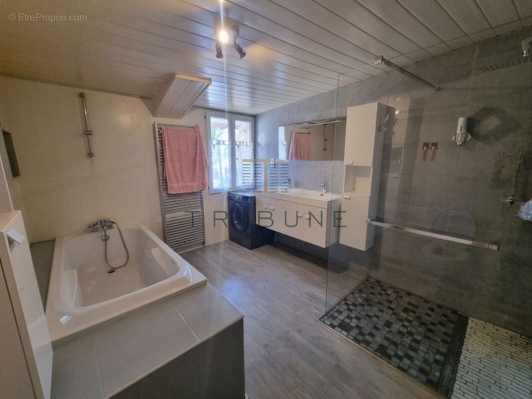 Maison T4 avec garage, piscine et dépendance T3 - photo 11