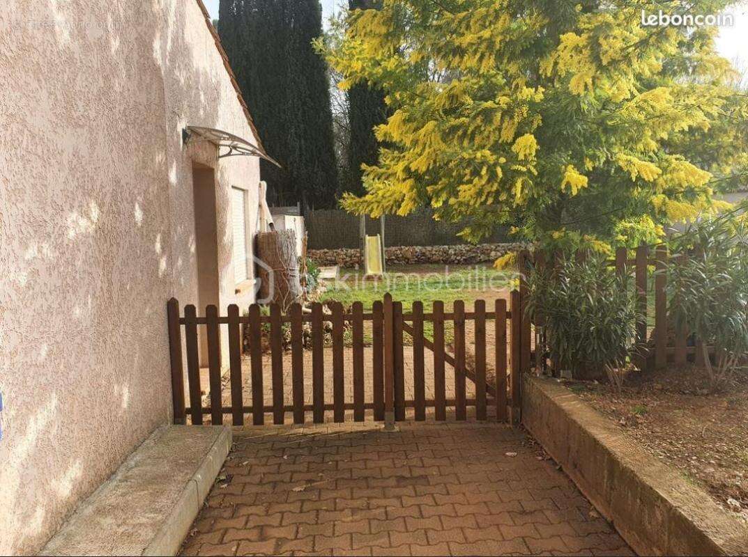 Vivez le charme calme de la campagne dans une maison rénovée au cœur de LE VAL! - photo 3