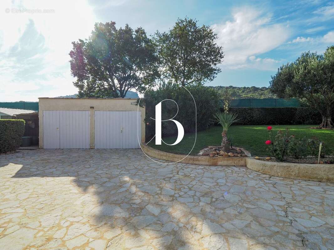 Maison à SAINT-VICTOR-LA-COSTE