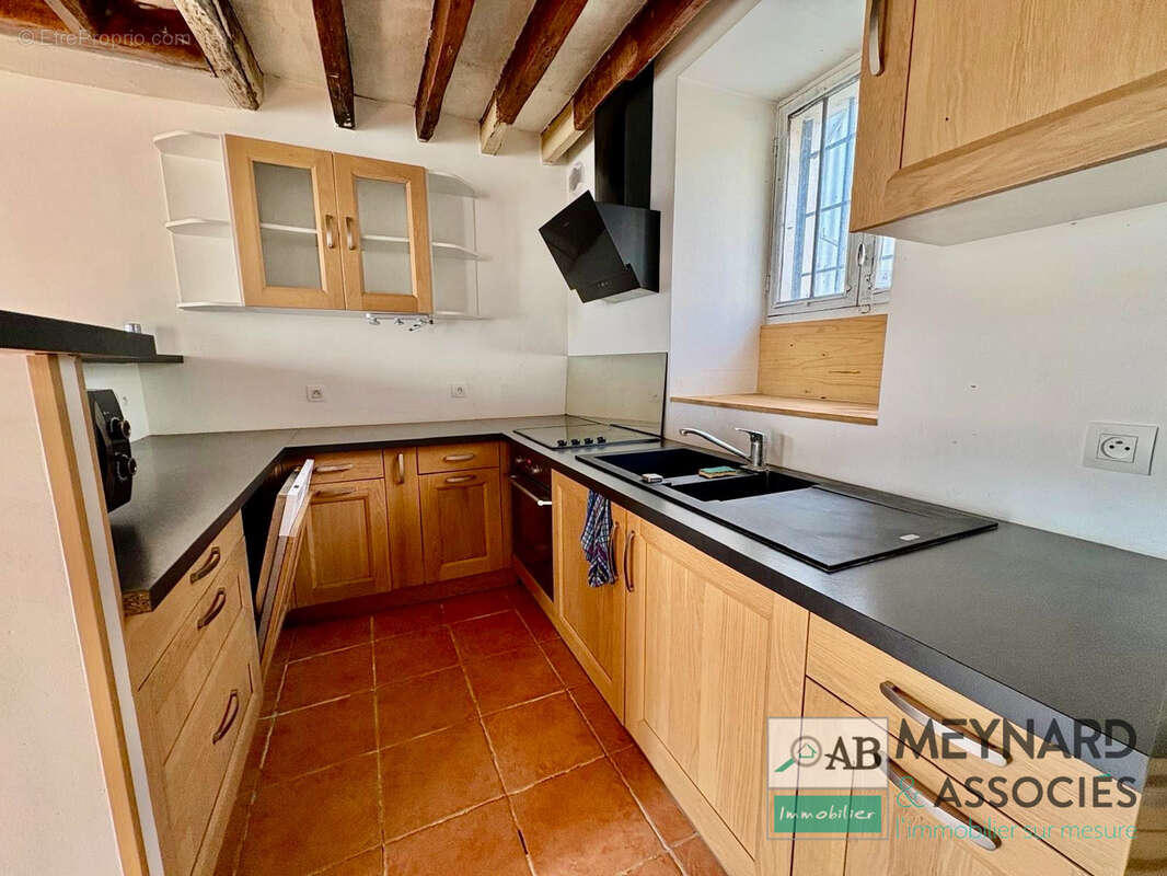A vendre à MAUPERTHUIS Briarde de 97.81 m2 rénovée en partie avec ses dépendances sur 280 m2 terrain . - photo 2