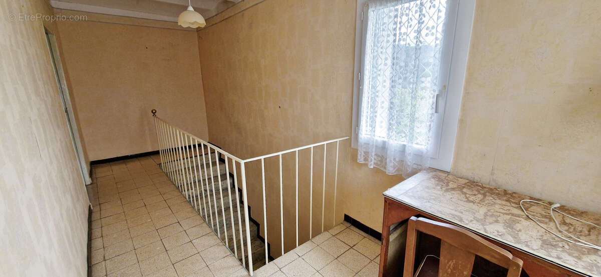 Maison à SAINT-JULIEN-LES-ROSIERS