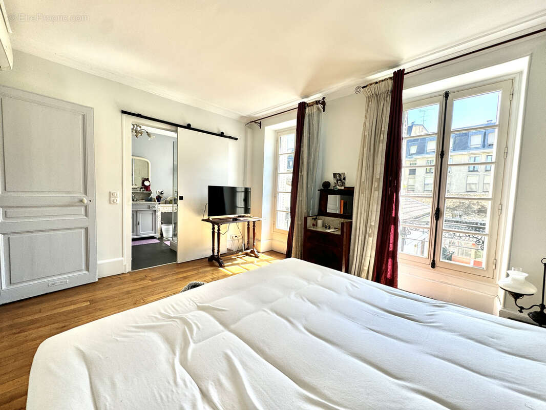Appartement à CHARENTON-LE-PONT