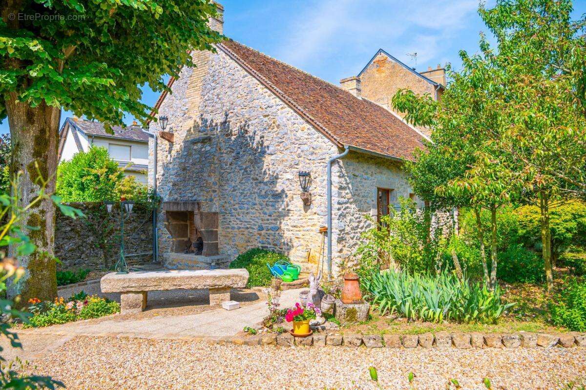 Maison à FRESNAY-SUR-SARTHE