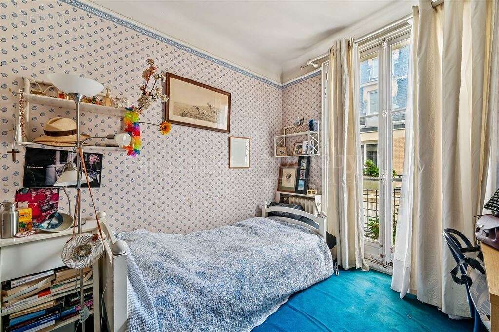 Appartement à PARIS-7E