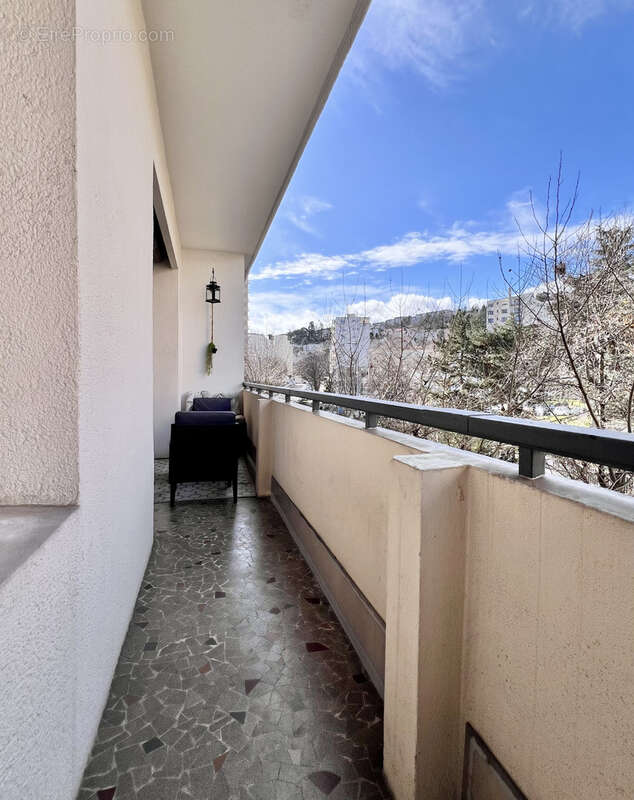 Appartement à SAINT-ETIENNE