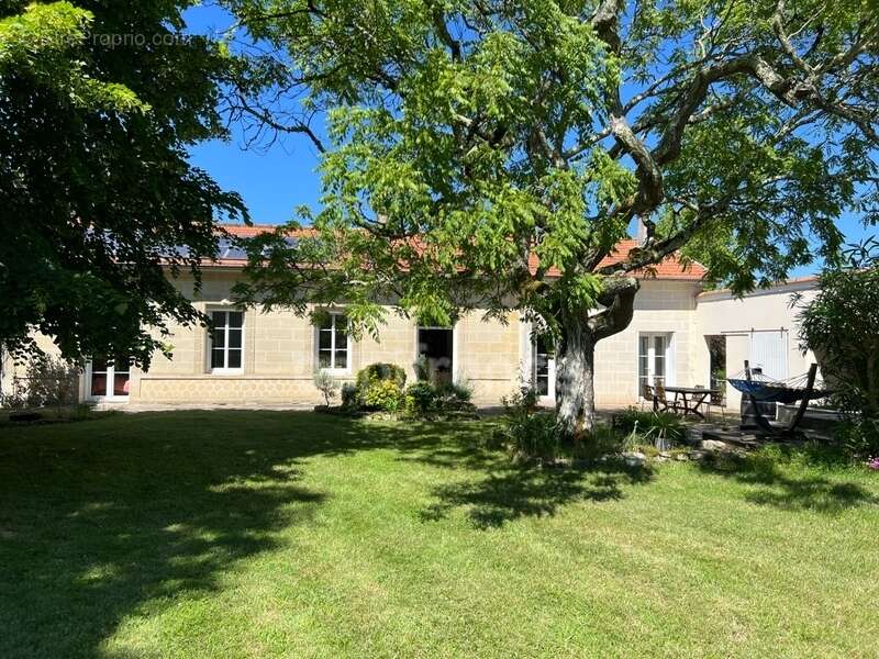Maison en pierre avec piscine au cœur du Bourgeais - Entre pierre, lumière et nature - Lansac (33) - photo 2