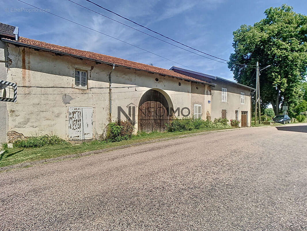 Maison de village de 121,63m² implantée sur une parcelle de 1340m² - photo 3