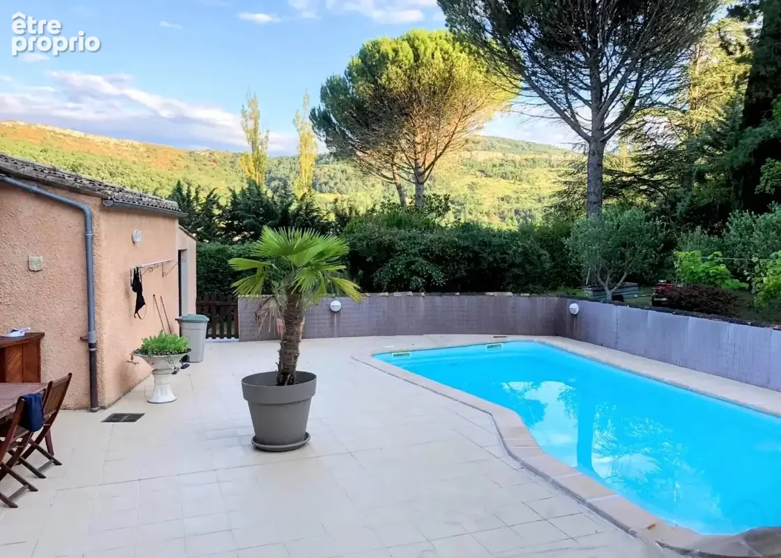 Belle Propriété Indépendante de 5 Chambres Avec Piscine, Vues et Garage - photo 11
