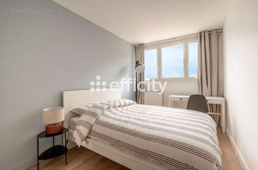 Appartement à FRESNES