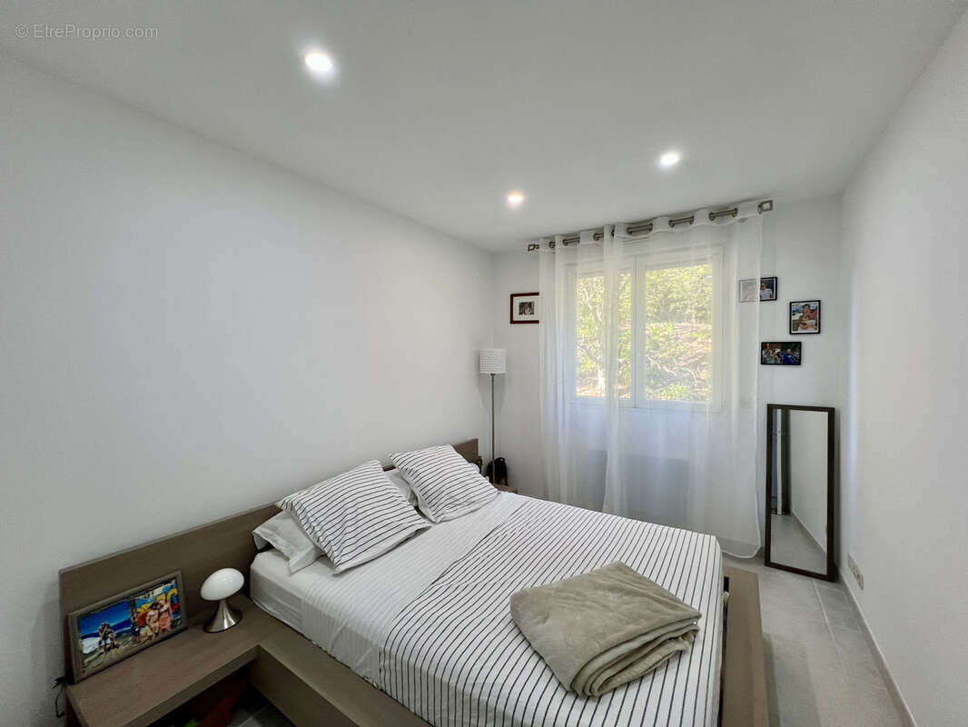 Appartement à SAINT-LAURENT-DU-VAR