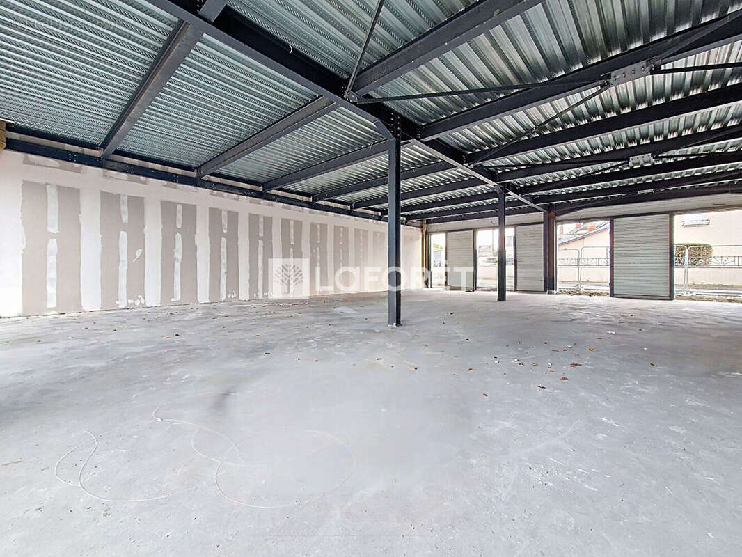 Commerce à LES PONTS-DE-CE