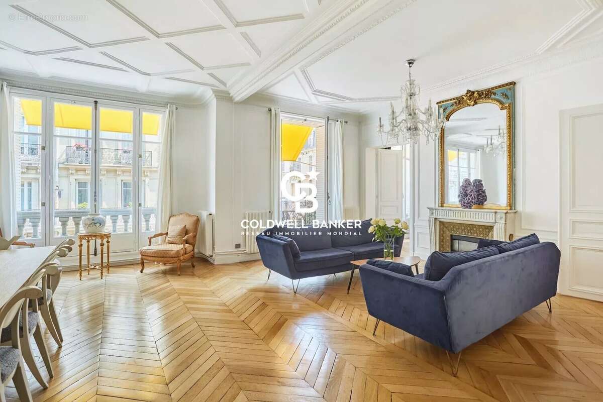 Appartement à PARIS-16E
