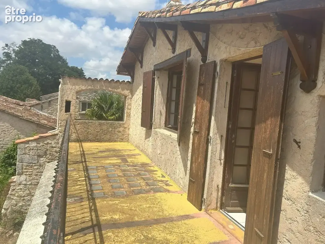 Maison de caractère avec grandes dépendances et jardin de 1 200 m² - photo 7