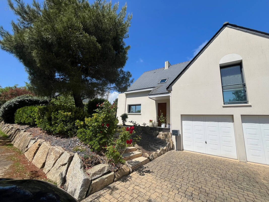 A vendre à PORNICHET maison familiale avec piscine au calme dans un environnement agréable à 2,5 kms de la plage - photo 1