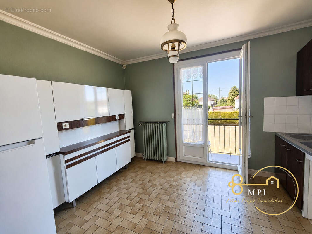 Maison 91 m² à Saint-Paterne  - photo 4
