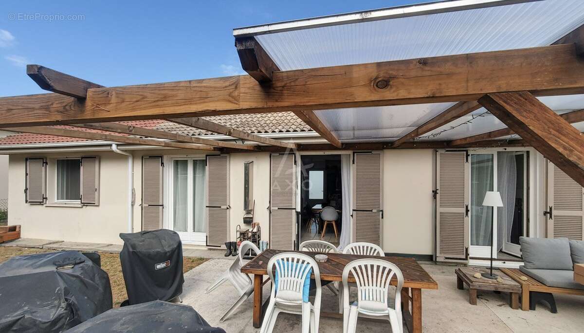 Maison rénovée de 97m2 de plain-pied avec grand terrain arboré à LABRIT - photo 3