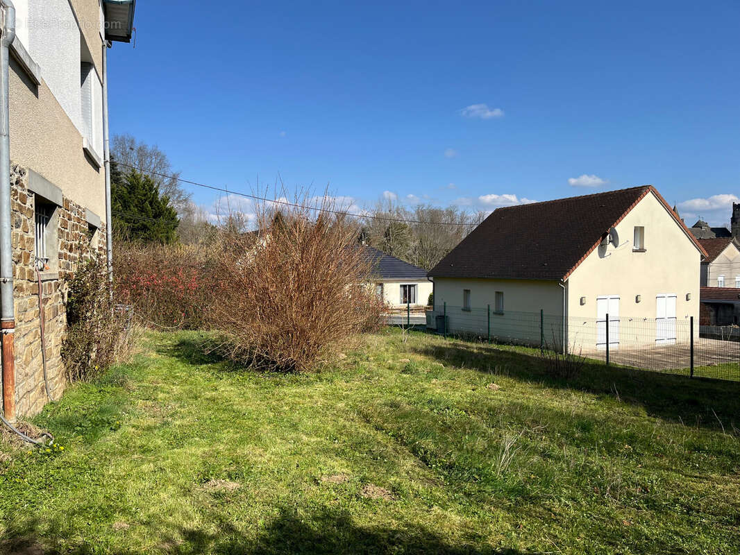 Coussac Bonneval Maison du bourg ; 3 pièces sur sous-sol, jardin, vues et proches commerces - photo 26