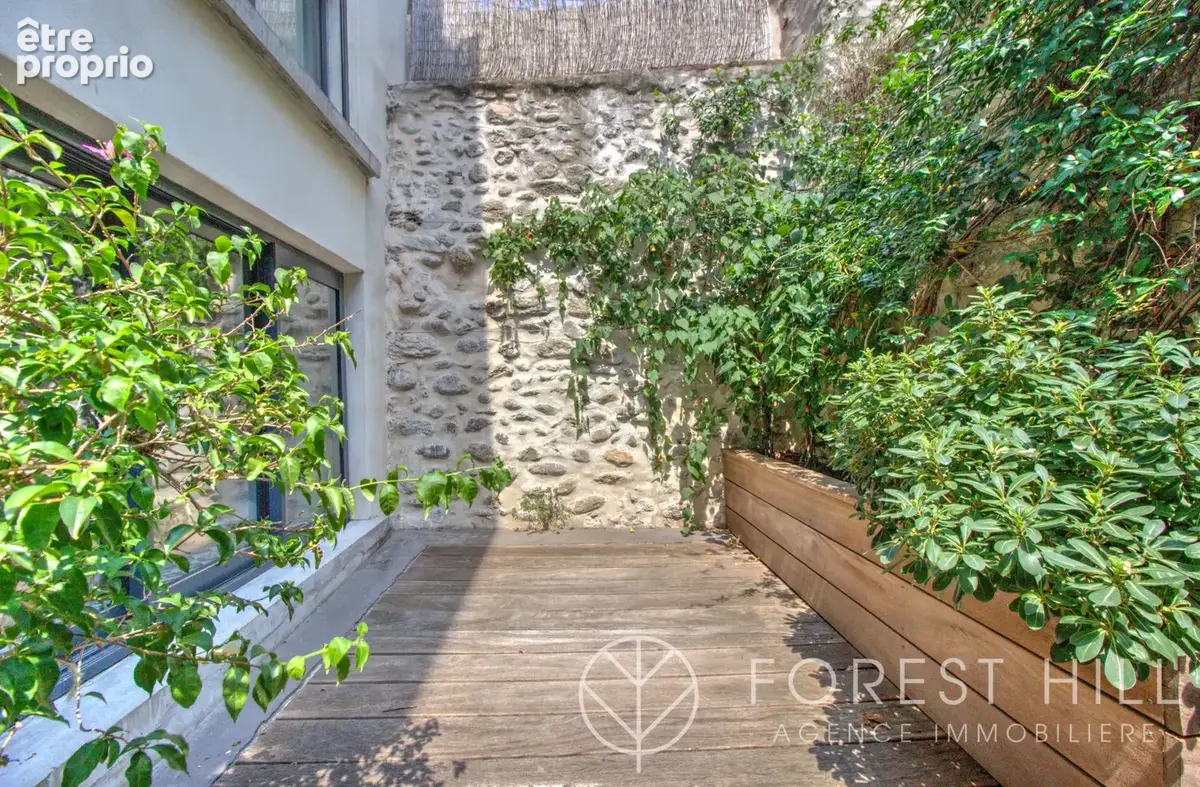 En plein centre, à l'abri du bruit : une maison qui se démarque - photo 3