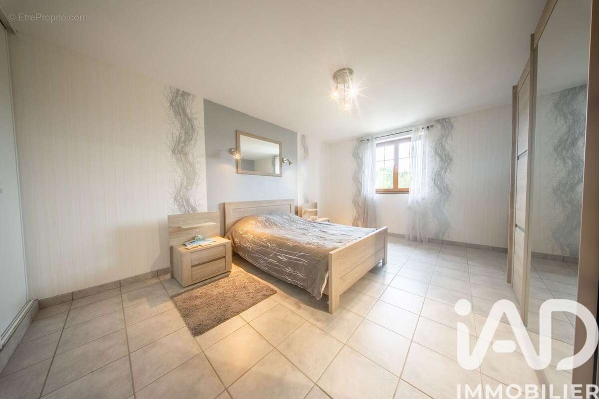 Maison 250 m² à Fleville-Lixieres  - photo 5