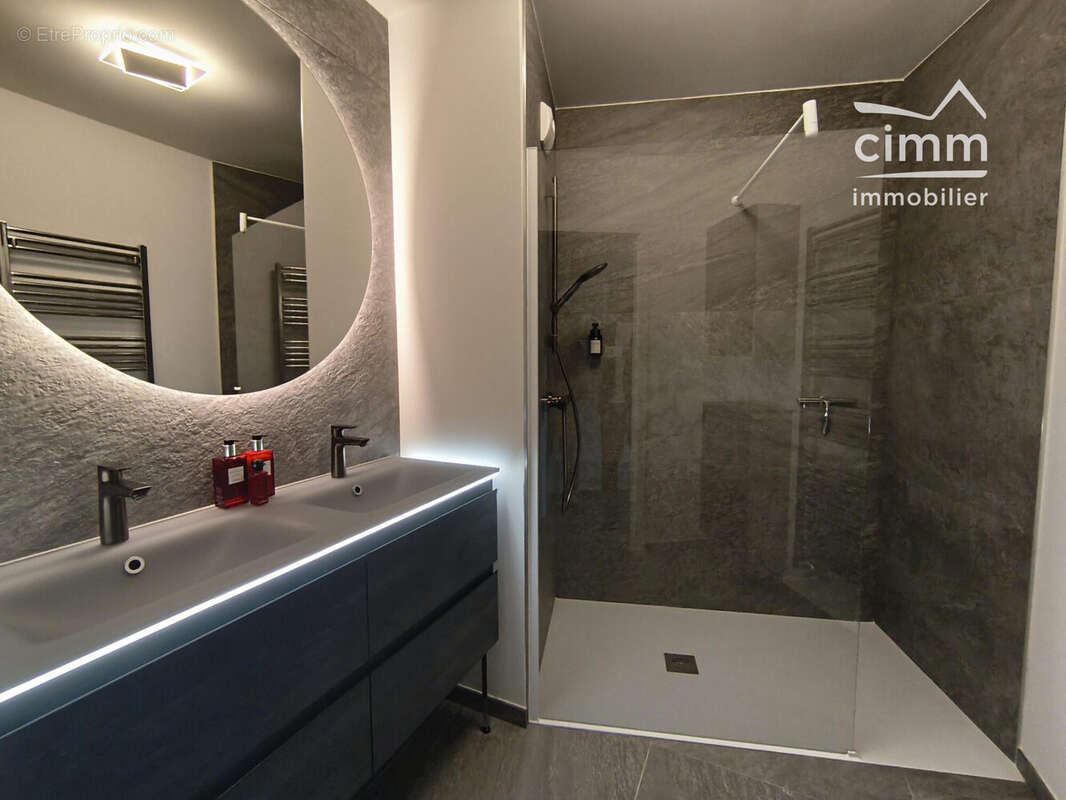 Appartement 100 m² à Challes-Les-Eaux  - photo 8