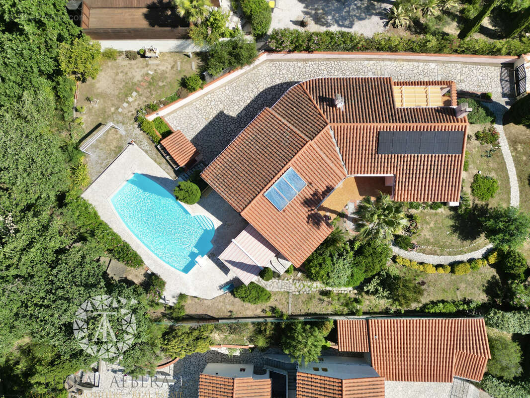 Maison à LAROQUE-DES-ALBERES
