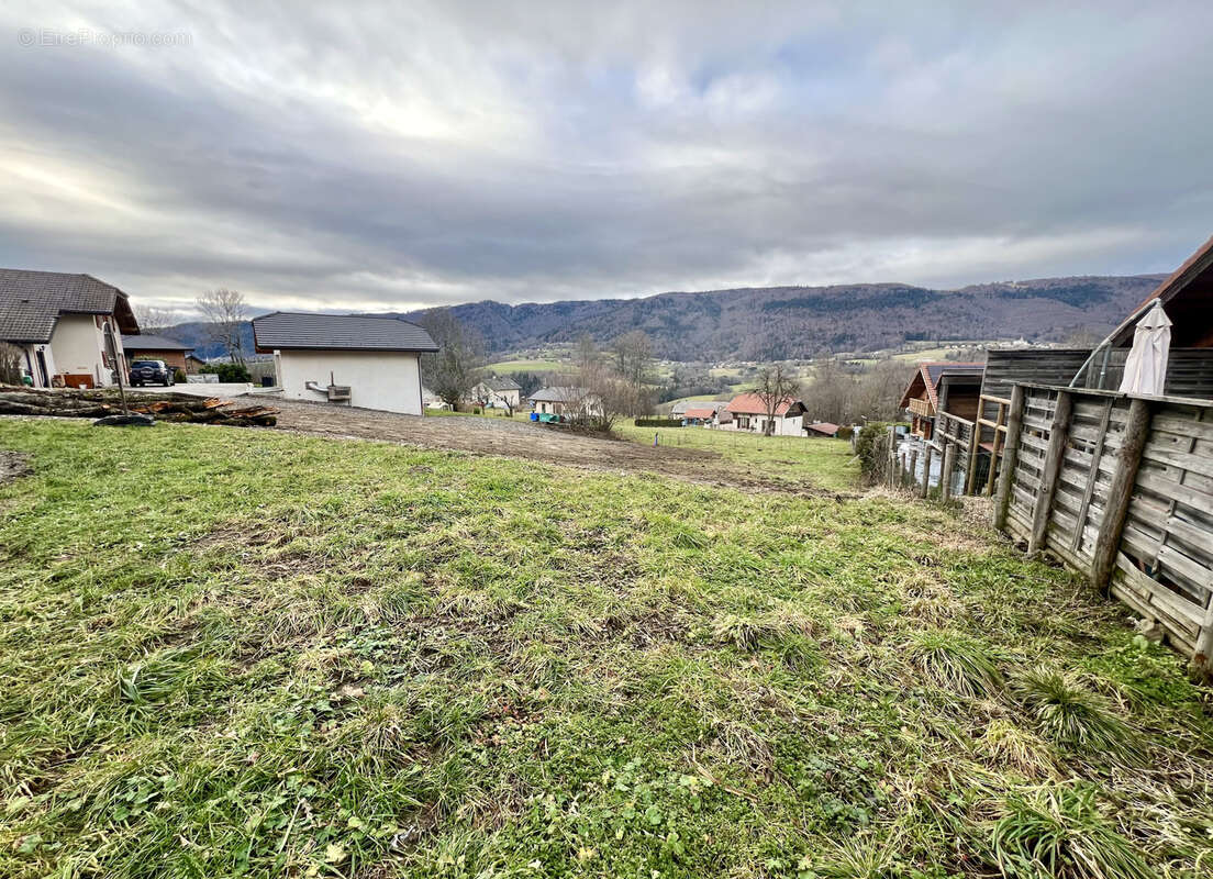 Terrain à MENTHONNEX-EN-BORNES