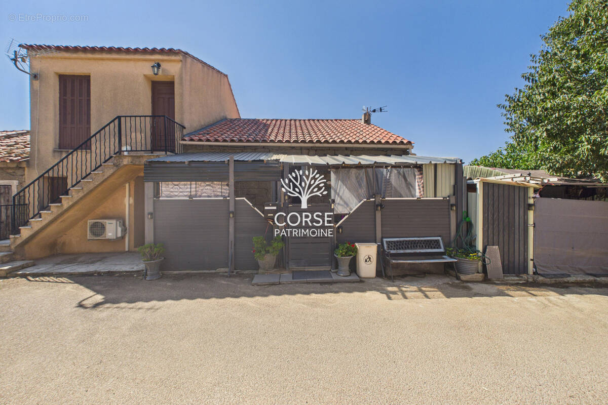 Appartement à MONACIA-D'AULLENE