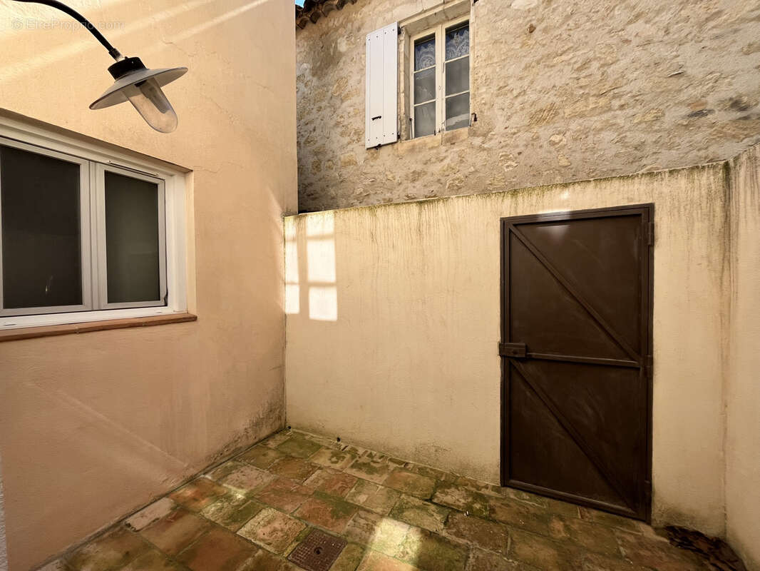 Appartement à VILLENEUVE-LES-AVIGNON