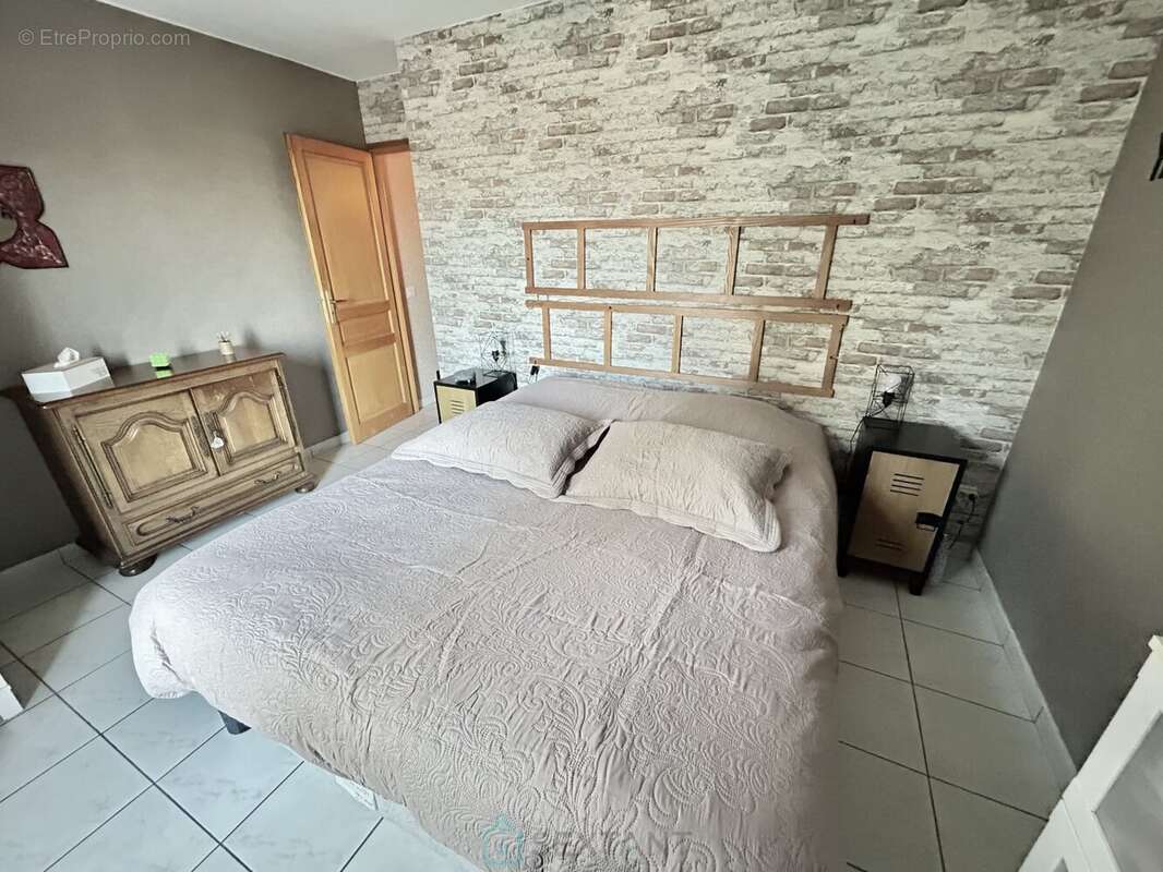 Magnifique plain-pied sans vis à vis avec vue sur champ et château. - photo 10