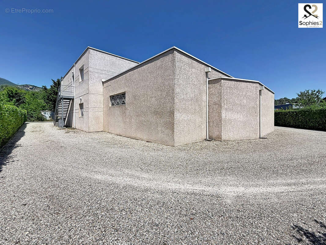 Commerce 285 m² à Claix  - photo 7