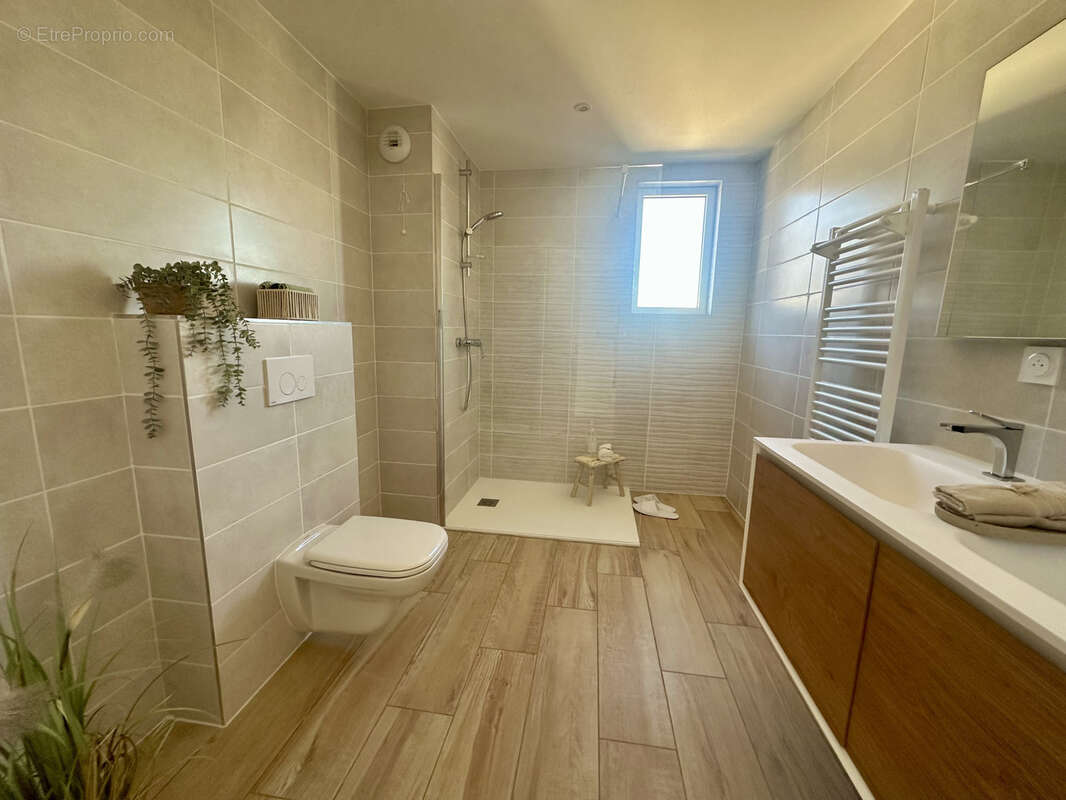 Appartement à SAINT-LAURENT-DU-VAR