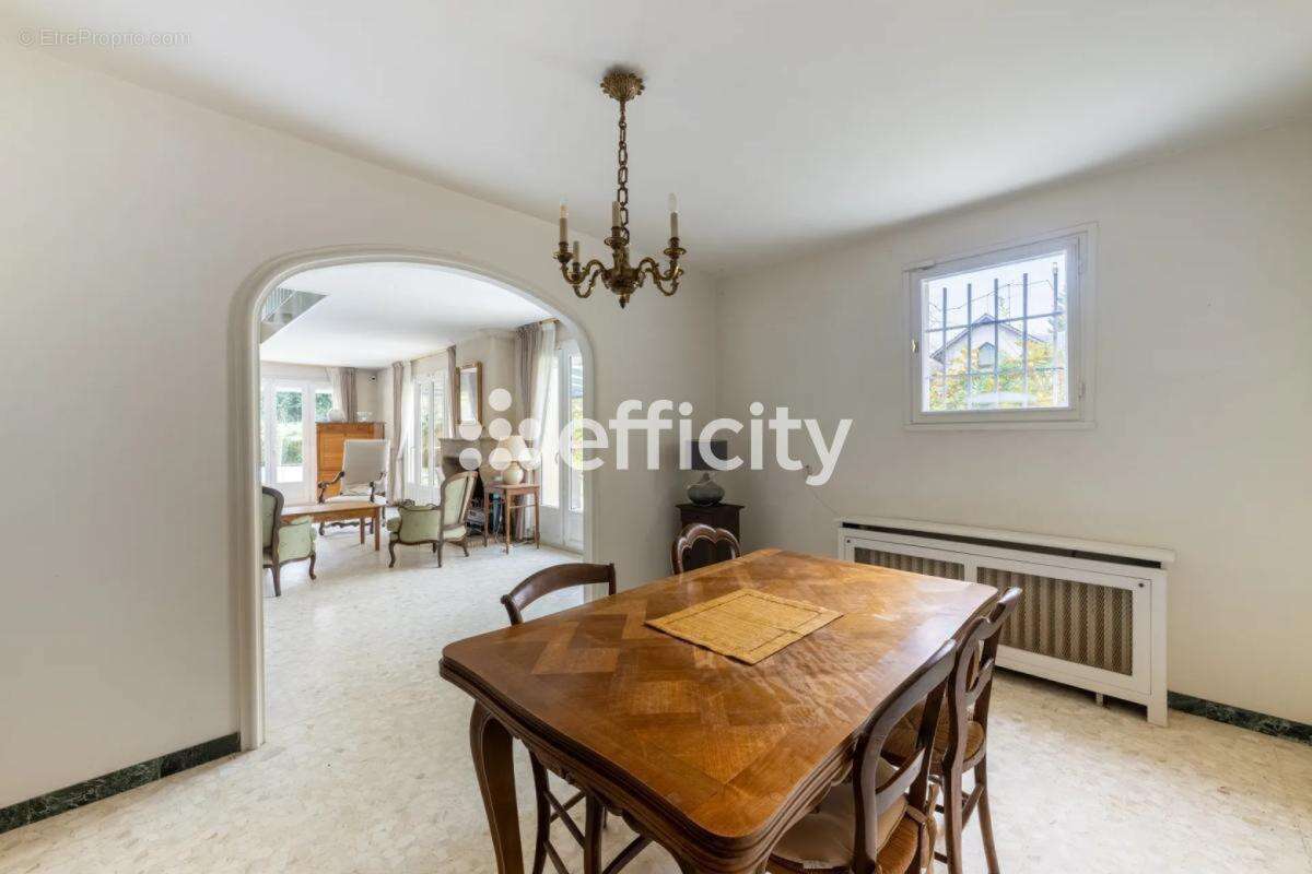 Maison à DAMPIERRE-EN-YVELINES