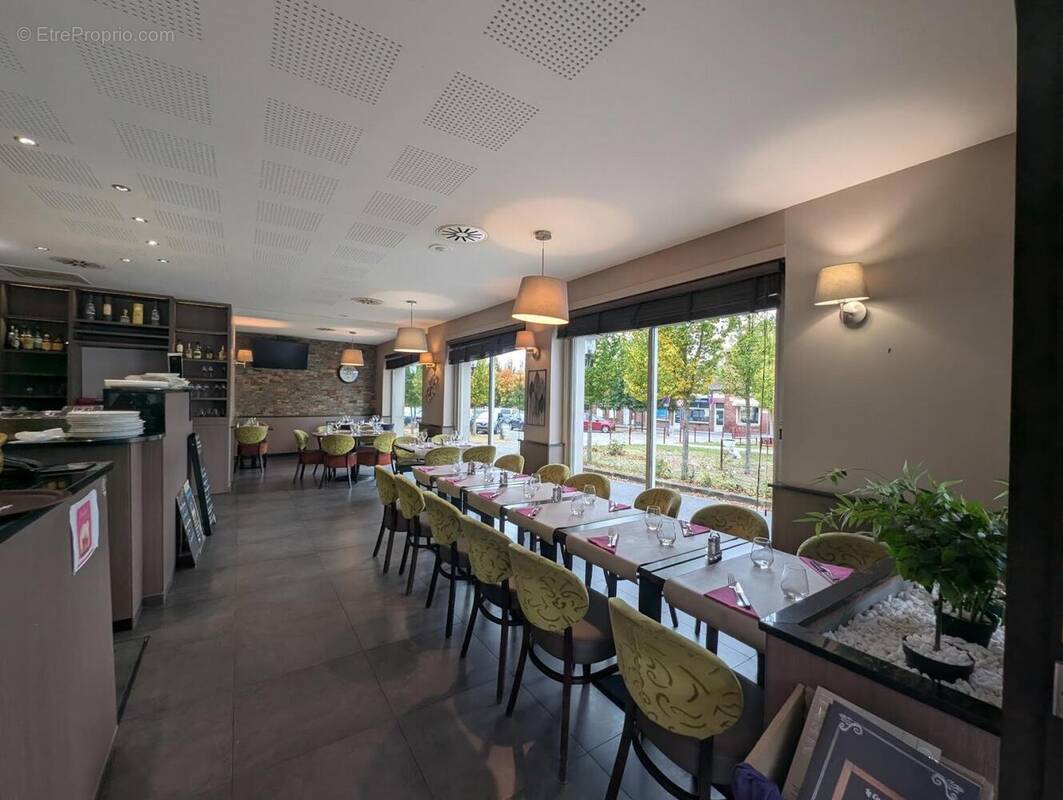 Photo 1 - Commerce à BRESLES