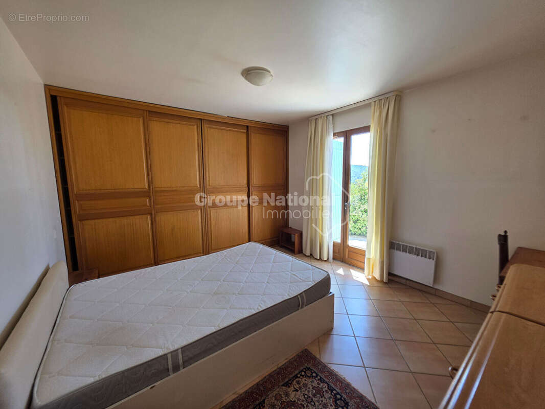 Greoux les bains  maison plain pied avec terrain de 2500m². - photo 14