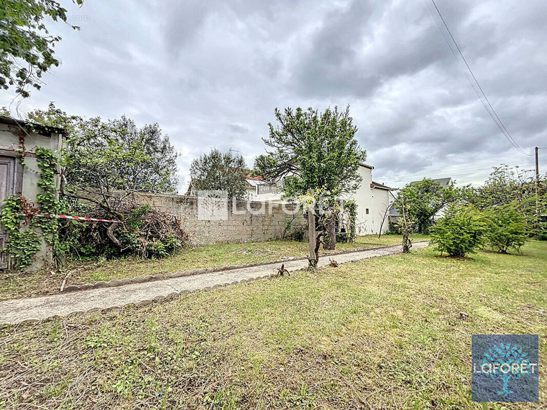 Terrain à VIGNEUX-SUR-SEINE