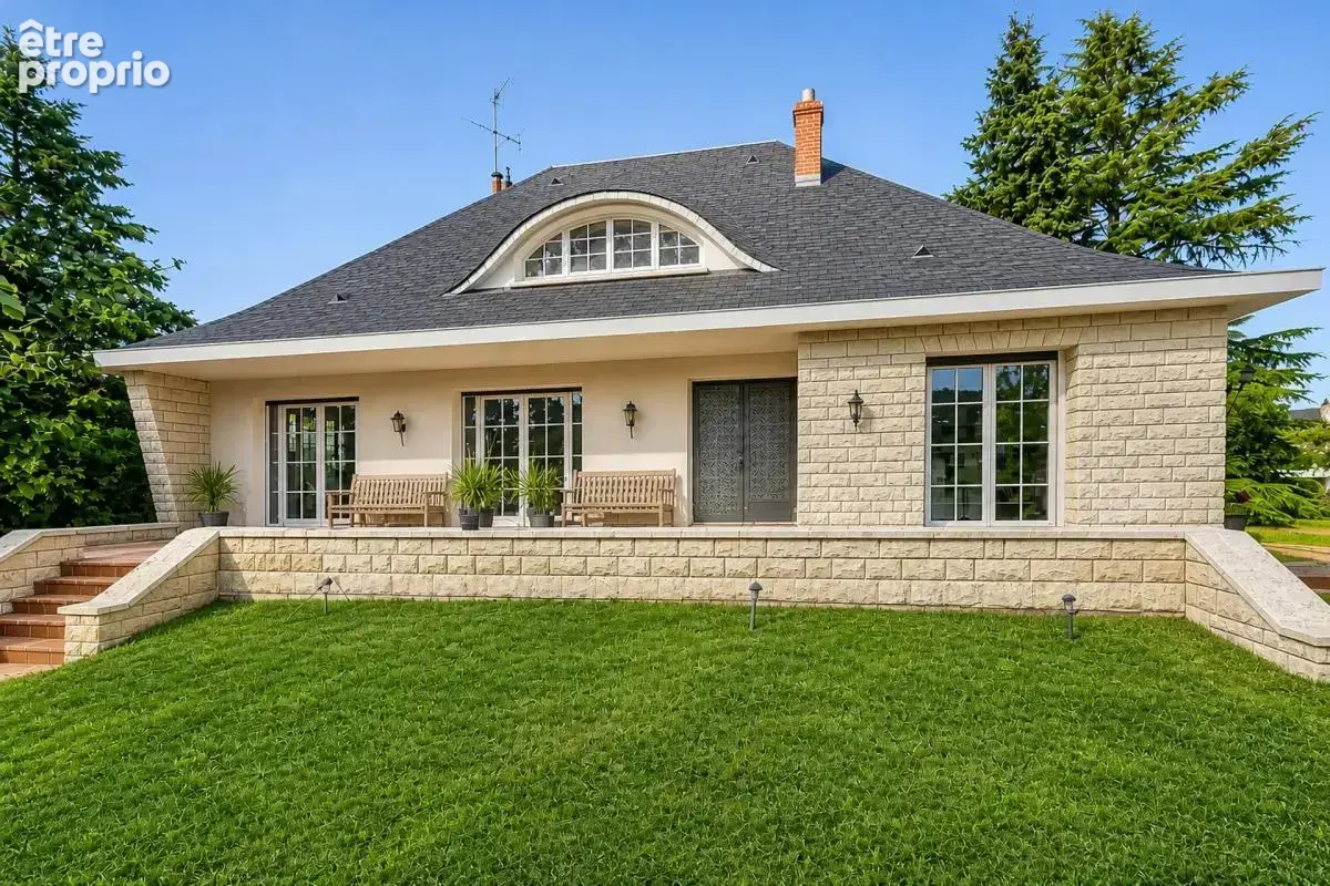 Maison de 6 pièces de 166 m² à Cléry-Saint-André - photo 2
